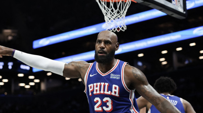 Lebronova magija na debiju za Filadelfiju - skoro sve poene dao na isti način (VIDEO)