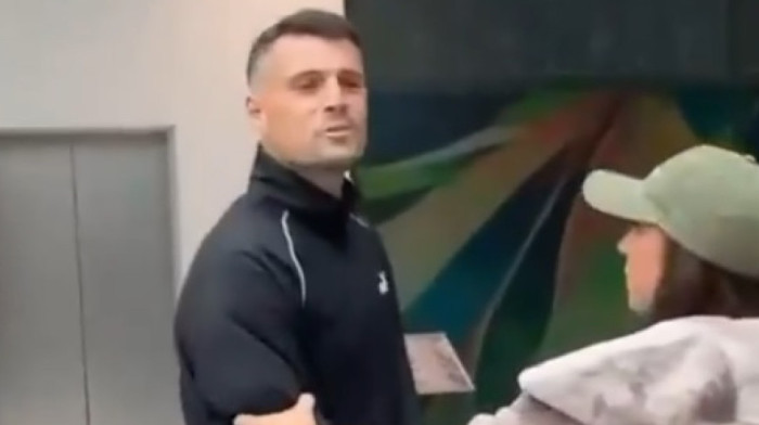 Skandal u prodavnici! Poznati provokator Ddžaka ponovo u centru haosa: Supruga ga odvukla da ne dobije batine
