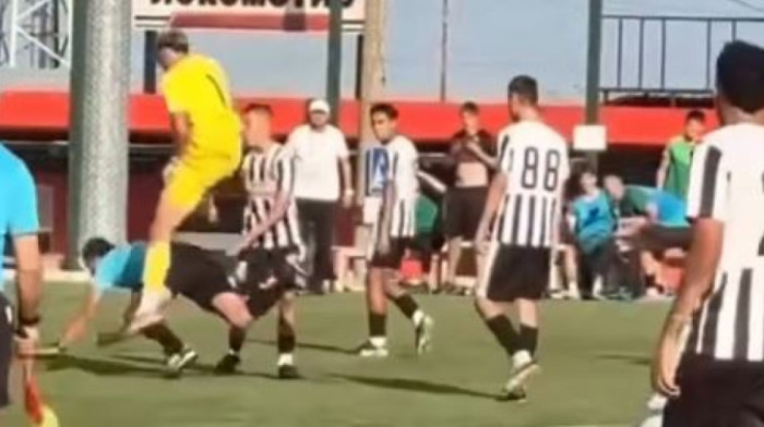 Šok u omladinskom fudbalu: Golman brutalno napao sudiju, oglasio se Fudbalski savez! (VIDEO)