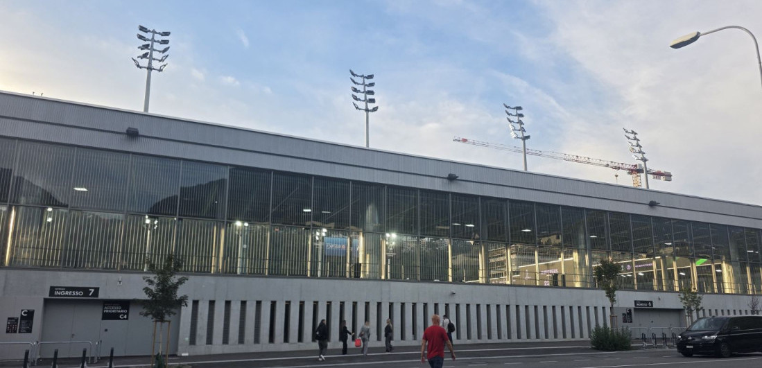 Zvezdina premijera na ultra-modernom stadionu: Zavirite u čudo arhitekture od 126 miliona evra! (VIDEO)