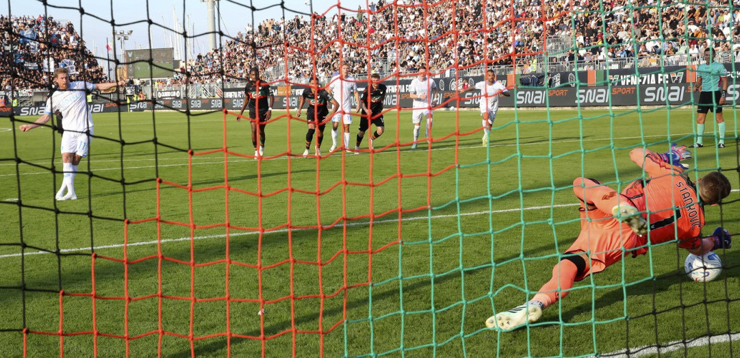 Dekijev sin blista u Seriji A! Filip izblamirao De Brujnea: Uhvatio mu "živu loptu" iz penala za pamćenje!