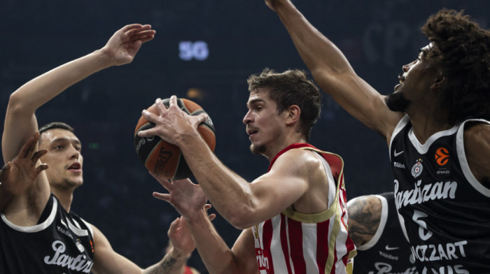 Poluvreme u Areni: Partizan ima +14 protiv Crvene zvezde! (VIDEO/FOTO)