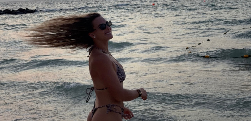Tanga kupaći, guza seva.. Sabalenka žari i pali, objavila je nove vruće fotke sa odmora (FOTO)
